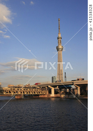 冬場れの東京スカイツリーと東武鉄道 冬場れの東京スカイツリーと東武鉄道 41538328