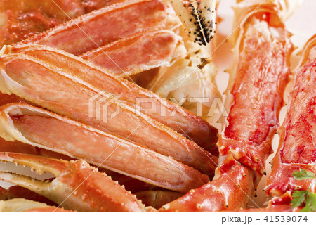 美味しくて新鮮な蟹の盛り合わせ料理 41539074