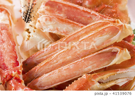 美味しくて新鮮な蟹の盛り合わせ料理 41539076