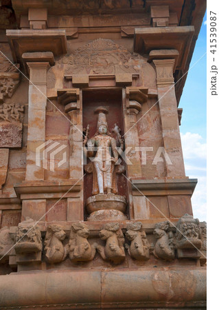 Hari-Hara, western niche, Brihadisvara Temple, Tanjore, Tamil Nadu 41539087