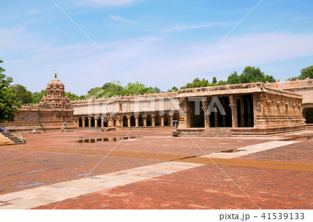 Ganesha shrine on the left, Karuvur Devar shrine on the right, Brihadisvara Temple complex, Tanjore 41539133