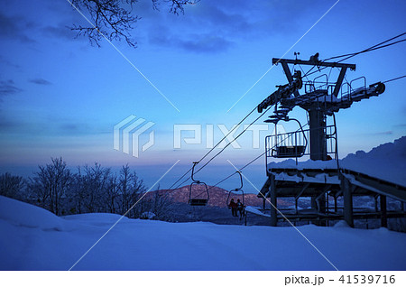 寒い冬の樹氷 41539716