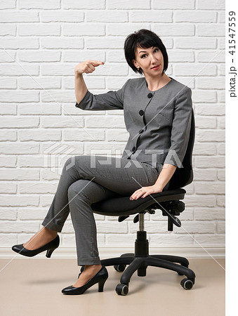 business woman dressed in a gray suit poses business woman dressed in a gray suit poses 41547559