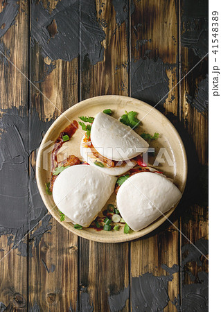 Gua bao buns with pork 41548389