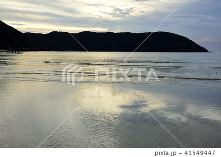 ＜奄美大島＞　朝仁海岸の美しい夕景　04 41549447
