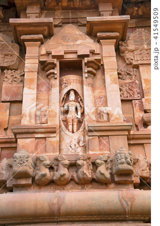 Shiva imerging from a linga, Lingodhbhava  41549509