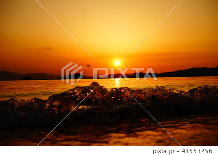 錦江湾の波と夕日 41553256