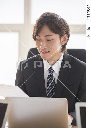 人物 ポートレート 男性 20代 30代 日本人 1人 二人 ビジネス ビジネスマン サラリーマン 人物 ポートレート 男性 20代 30代 日本人 1人 二人 ビジネス ビジネスマン サラリーマン 41556342