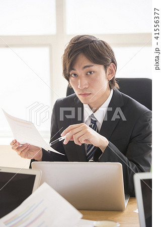 人物 ポートレート 男性 20代 30代 日本人 3人 二人 ビジネス ビジネスマン サラリーマン 人物 ポートレート 男性 20代 30代 日本人 3人 二人 ビジネス ビジネスマン サラリーマン 41556377
