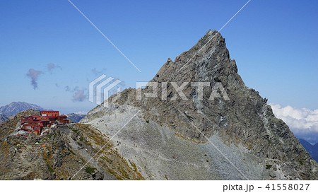 快晴の大喰岳山頂から綺麗な槍ヶ岳を眺める至福のひととき 41558027