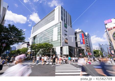 名古屋・栄・都市風景 大津通り 三ッ蔵通大津交差点 ラシック 前の賑わい 名古屋・栄・都市風景 大津通り 三ッ蔵通大津交差点 ラシック 前の賑わい 41562709