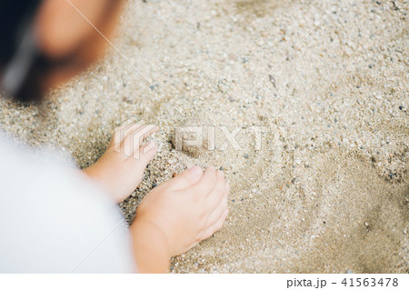子供の砂遊び 子供の砂遊び 41563478