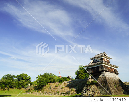 熊本城戌亥櫓と青空の写真素材