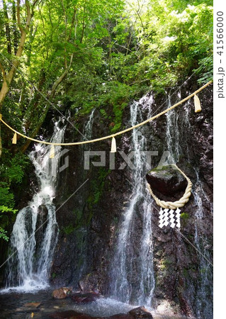 5月の箱根町の玉簾の滝 41566000