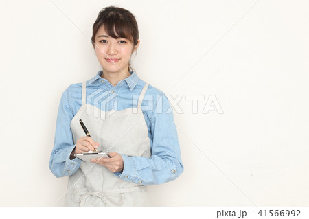 店員 女性 注文 41566992