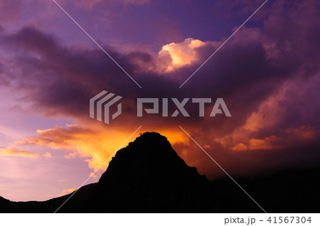 夕暮れのワイナピチュ山 41567304