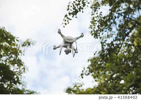 drone quadcopter with digital camera 41568402
