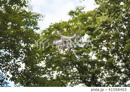 drone quadcopter with digital camera 41568403