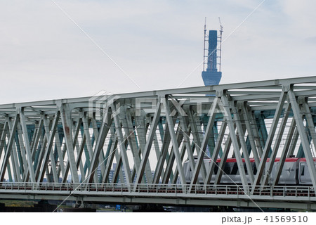 建設中の東京スカイツリーと成田エクスプレス 平成22年の写真素材