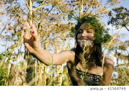 happy blond young woman in green spring park smiling, lifestyle  41569749