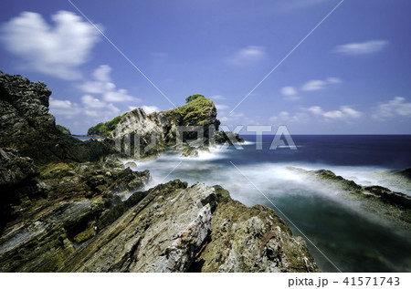 amazing seascape view at sunny day amazing seascape view at sunny day 41571743