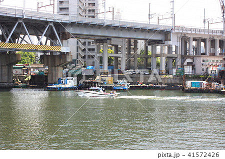 東京都京浜運河そばの風景 東京都京浜運河そばの風景 41572426