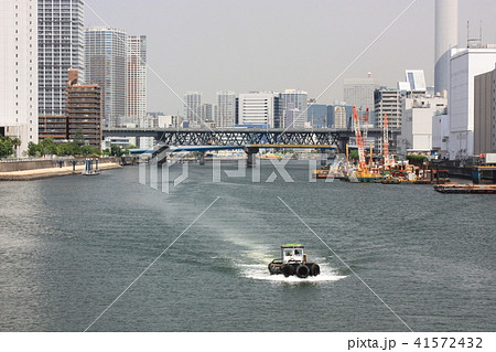 東京都京浜運河そばの風景 東京都京浜運河そばの風景 41572432
