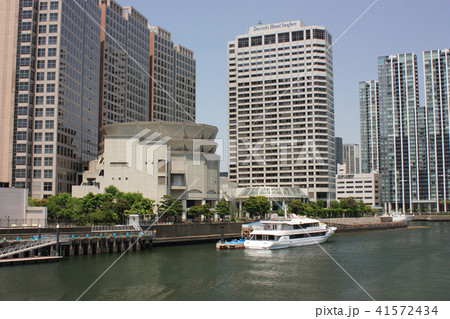 東京都京浜運河そばの風景 東京都京浜運河そばの風景 41572434