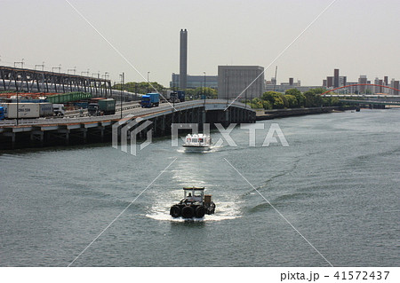 東京都京浜運河そばの風景 東京都京浜運河そばの風景 41572437