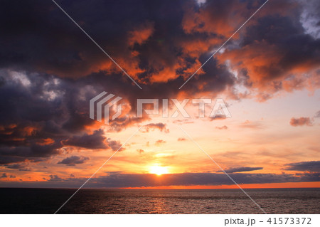 秋田県チゴキ崎の夕焼け 41573372