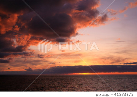 秋田県チゴキ崎の夕焼け 秋田県チゴキ崎の夕焼け 41573375