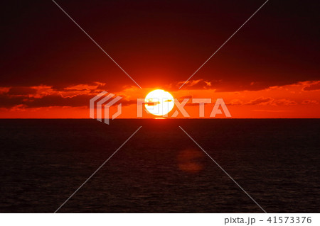 秋田県チゴキ崎の夕陽 秋田県チゴキ崎の夕陽 41573376