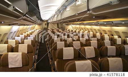 ZURICH, SWITZERLAND - MAR 31st, 2015: An empty economy class cabin, an inside view on a Airbus A330 41578118