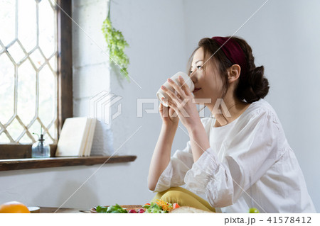 若い女性、ポートレート、食事 41578412