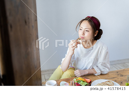 若い女性、ポートレート、食事 41578415