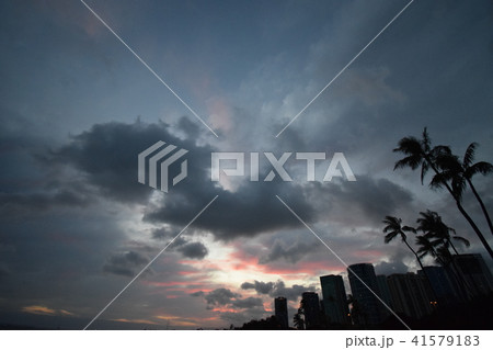 アラモアナビーチの夕暮れ風景3 アラモアナビーチの夕暮れ風景3 41579183