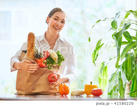 woman holding grocery shopping bag 41580220