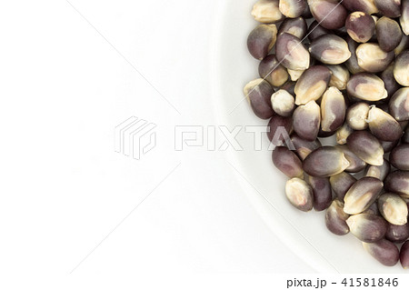 ブラックポップコーンカーネル: black popcorn kernels  41581846