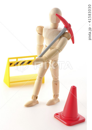 労働　肉体労働　発掘　現場　インフラ　つるはし 41583030