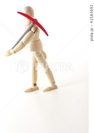 労働　肉体労働　発掘　現場　つるはし 41583092