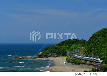 海沿いを走る特急『くろしお』 41583999