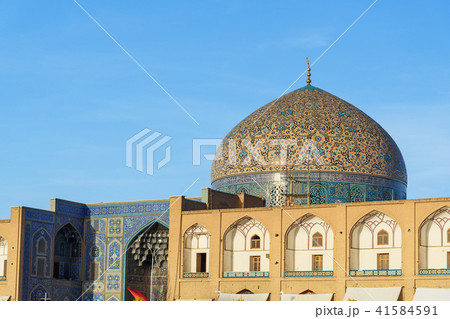 Sheikh Lotfollah Mosque in Naghsh-e Jahan Square Sheikh Lotfollah Mosque in Naghsh-e Jahan Square 41584591