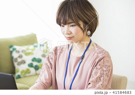 ビジネスイメージ・若い女性 ビジネスイメージ・若い女性 41584683