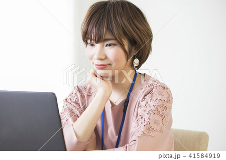 ビジネスイメージ・若い女性 ビジネスイメージ・若い女性 41584919