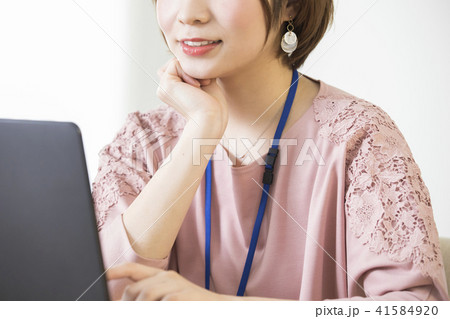 ビジネスイメージ・若い女性 ビジネスイメージ・若い女性 41584920