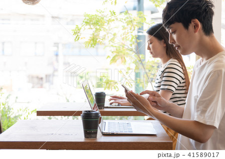 カフェ　ノマドワーカー　スマホ 41589017