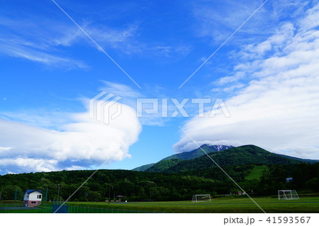 利尻岳とレンズ雲 利尻岳とレンズ雲 41593567