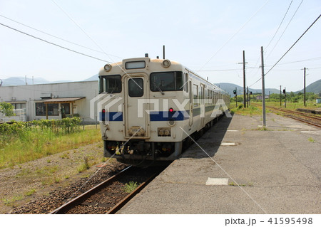 吉松駅を発車するキハ47ディーゼルカー　鹿児島県 41595498