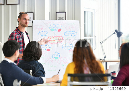 Young businessman giving presentation  41595669