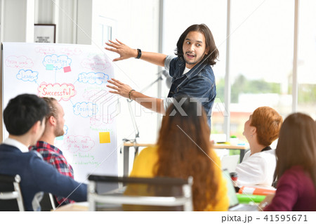 Young Asian businessman giving presentation  41595671